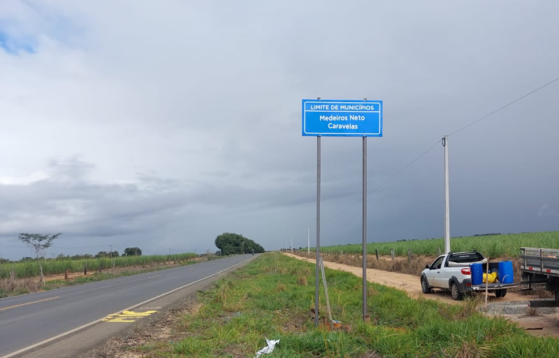 Placas de sinalização são alvo de vandalismo no município de Caravelas