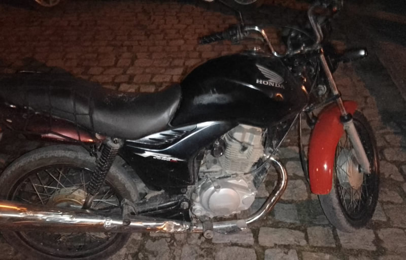 Polícia apreende moto sem placa em Teixeira de Freitas