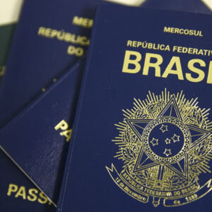 PF suspende emissão de novos passaportes por falta de verba