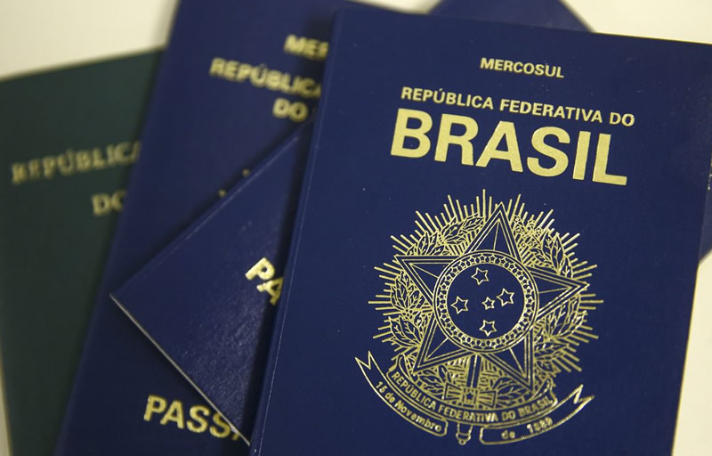 PF suspende emissão de novos passaportes por falta de verba