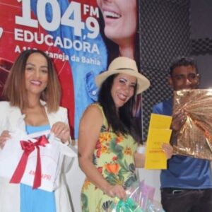 Programa “Mulheres em Evidência” da Rádio Educadora FM de Itamaraju levou dezenas de prêmios aos ouvintes sob a magia do Natal