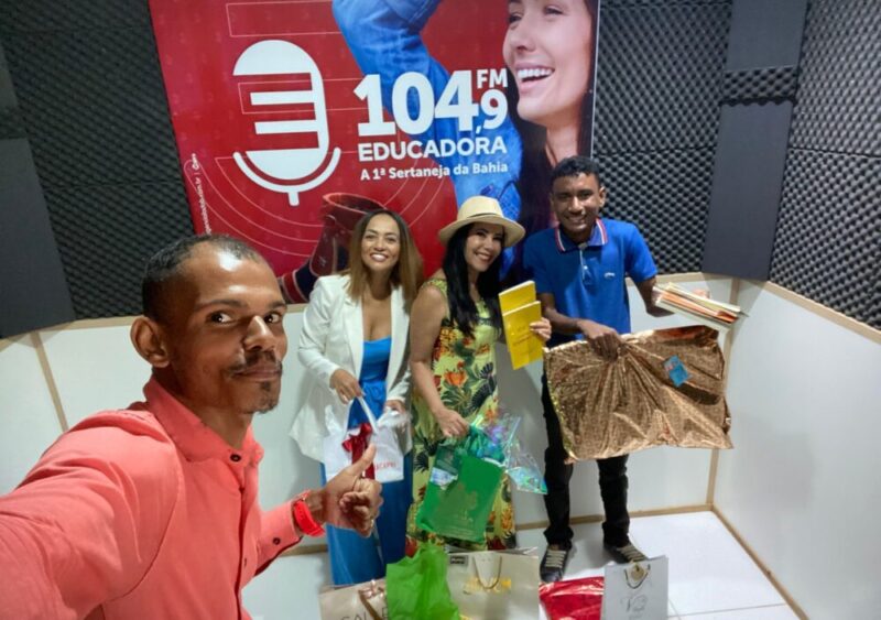 Programa “Mulheres em Evidência” da Rádio Educadora FM de Itamaraju levou dezenas de prêmios aos ouvintes sob a magia do Natal