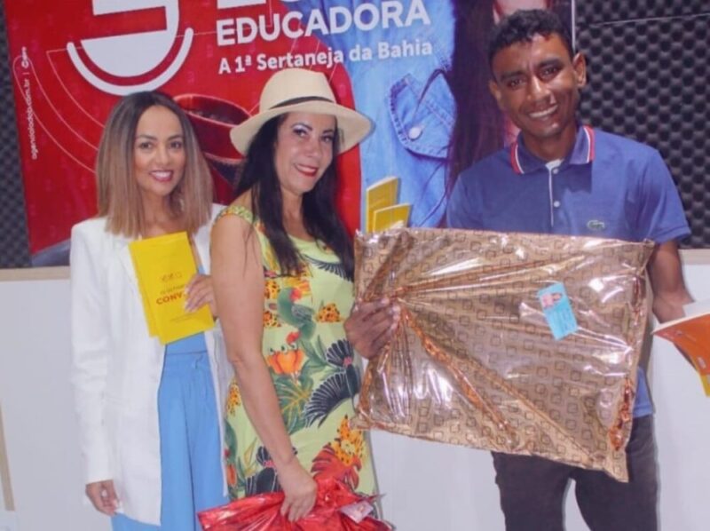 Programa “Mulheres em Evidência” da Rádio Educadora FM de Itamaraju levou dezenas de prêmios aos ouvintes sob a magia do Natal