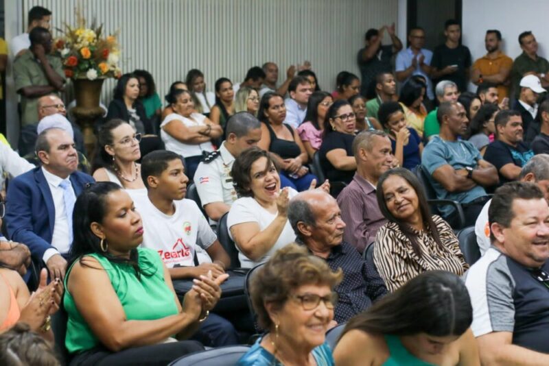 Tequinha Brito é empossado oficialmente como presidente da Câmara Municipal de Teixeira de Freitas