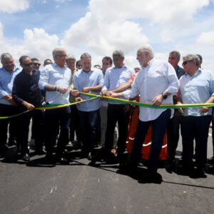 Ao lado de ministro dos Transportes, Jerônimo participa de entrega do complexo de viadutos na BR-116, em Feira de Santana