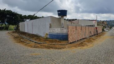 Prefeitura de Itamaraju avança com obras da Creche Pró-Infância para atender 200 crianças de 0 a 5 anos no bairro Várzea Alegre