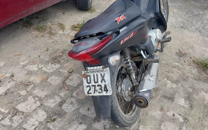 Apreendida moto com restrição de furto em Teixeira de Freitas; piloto é conduzido