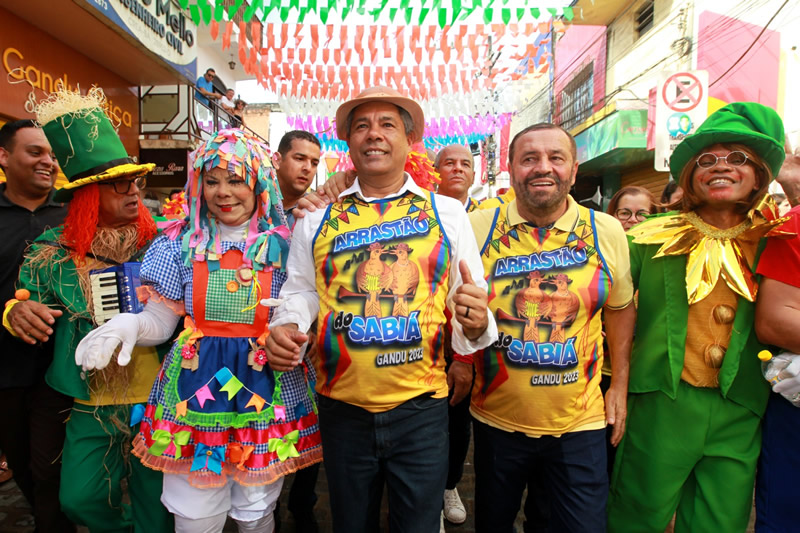 Jerônimo Rodrigues participa de marchinhas tradicionais no São João de Gandu