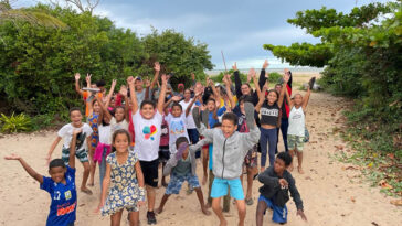 Mucuri encerra Semana do Meio Ambiente com aula e ação de campo envolvendo alunos da Golfinho