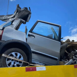 Seis pessoas morrem em acidente entre ônibus da Águia Branca e carro de passeio no sul da Bahia