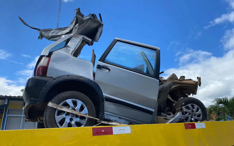 Seis pessoas morrem em acidente entre ônibus da Águia Branca e carro de passeio no sul da Bahia