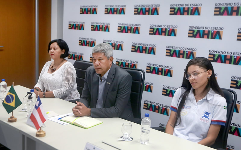 Estudantes da Uneb premiados em evento internacional são recebidos pelo governador Jerônimo Rodrigues