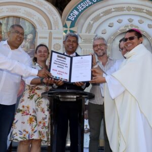 Em Bom Jesus da Lapa, governador inaugura aeroporto e anuncia romaria como patrimônio imaterial da Bahia