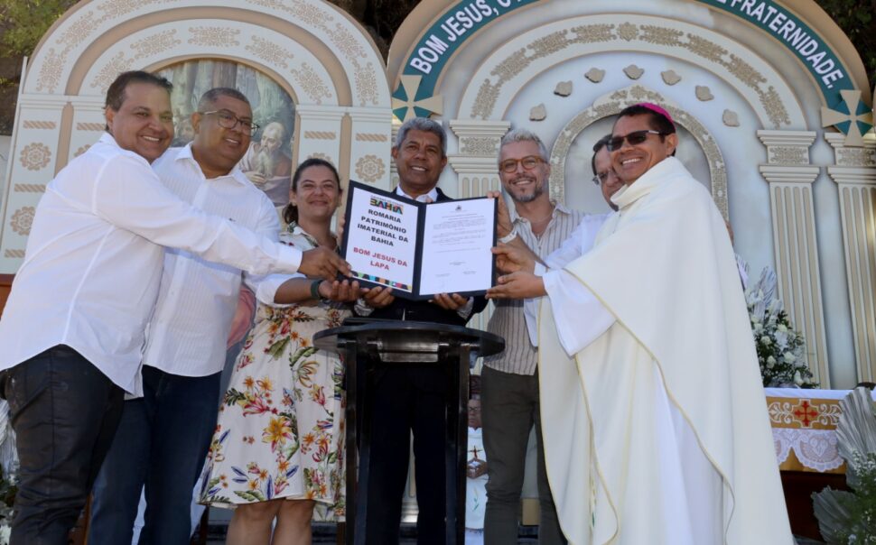 Em Bom Jesus da Lapa, governador inaugura aeroporto e anuncia romaria como patrimônio imaterial da Bahia