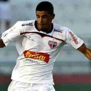 Ex-Bahia e Palmeiras, atacante do Bahia de Feira morre durante treino