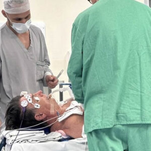Jair Bolsonaro apresenta sangramento nasal após duas cirurgias, diz boletim médico