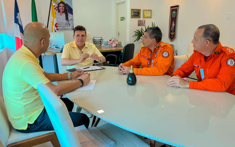 Paulo Dapé recebe comandante do Corpo de Bombeiros e anuncia nova sede da corporação em Eunápolis