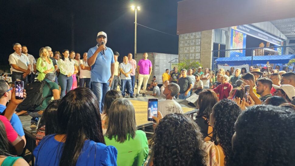 Prefeito Robertinho contempla população e feirantes inaugurando um moderno Mercado Municipal em Itabatã