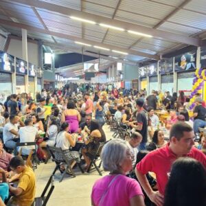 Rua Coberta com Área Gourmet na Praça da Bíblia é entregue com festa à população em Teixeira de Freitas