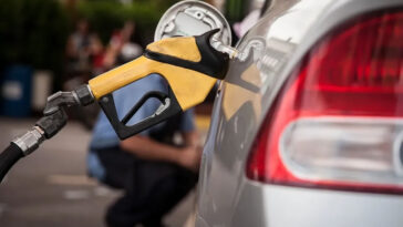 Preço da gasolina cai nos postos e atinge menor nível desde agosto