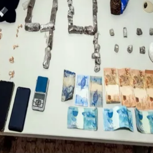 Três acusados de tráfico de drogas são presos durante ação da Polícia Militar em Lajedão