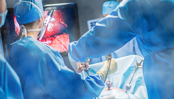 Tecnologia inovadora: Mucuri revoluciona saúde com mais de 300 cirurgias por vídeo bem-sucedidas