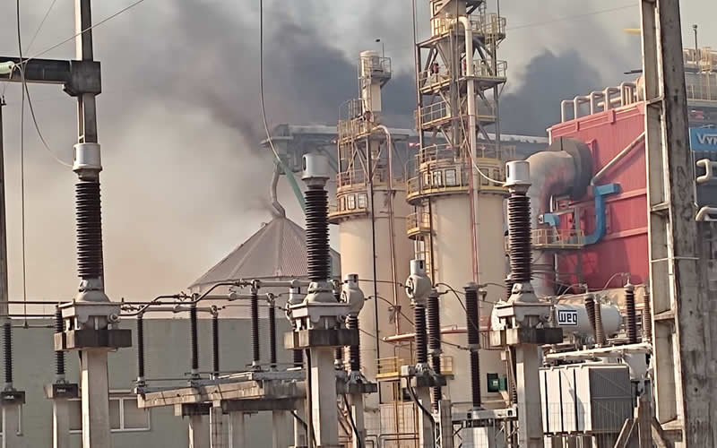 Incêndio atinge Placas do Brasil, empresa de MDF em Pinheiros-ES; assista