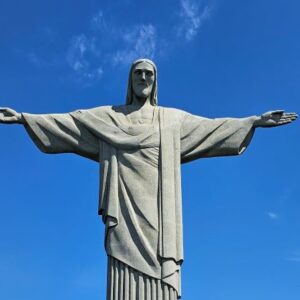 Encantadora estátua do Cristo Redentor, uma das 7 maravilhas do mundo moderno