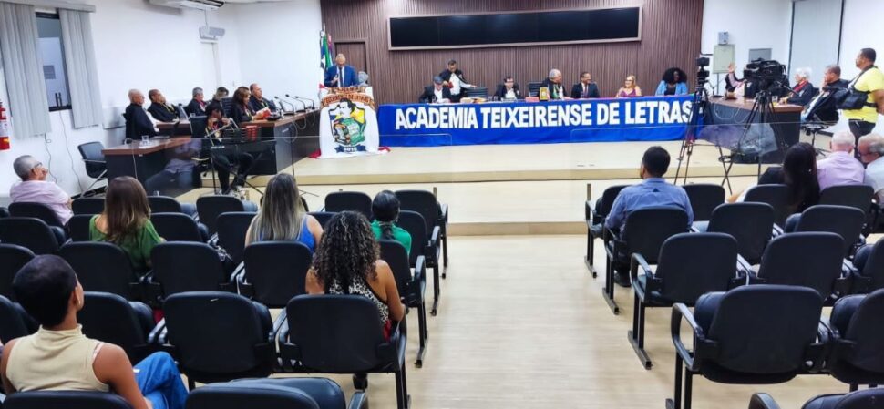 Academia Teixeirense de Letras lança regulamento do Prêmio Castro Alves de Literatura 2024 na última sessão solene do ano