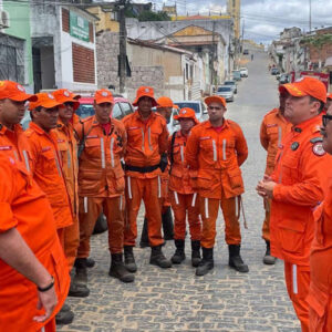 Corpo de Bombeiros atua no combate a incêndios florestais em mais um município baiano