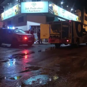 Homem em situação de rua é morto a tiros em Teixeira de Freitas; mulher que estava com ele é atingida e está em estado grave