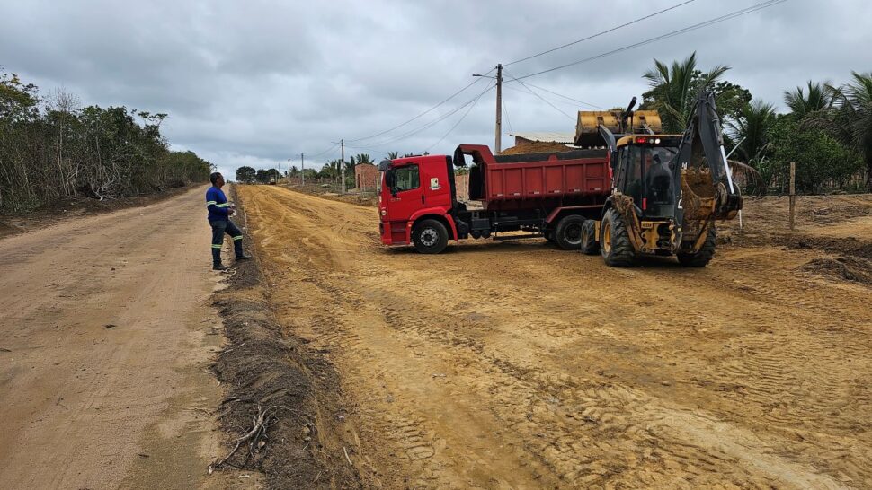 Estado começa as obras do asfalto da BA-001 entre Prado e Cumuruxatiba