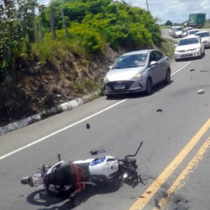 Mototaxista morre após bater moto em caminhão entre Itabela e Eunápolis