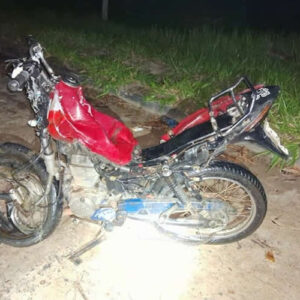 Motociclista morre após bater de frente com carreta na BR-101, em Nova Viçosa