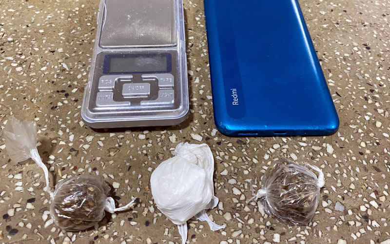 Suspeito de tráfico de drogas é preso com maconha e cocaína em Teixeira de Freitas