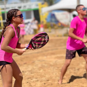 Verão Esportivo 2024 reúne atletas profissionais e promessas do Beach Tennis em Mucuri