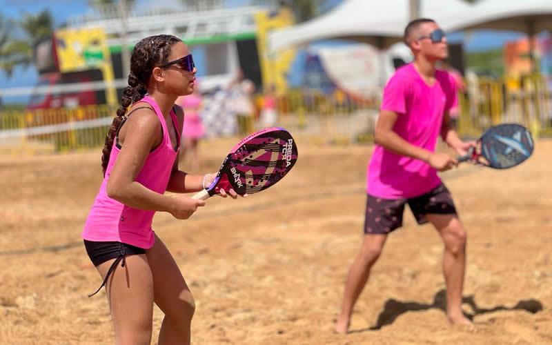 Verão Esportivo 2024 reúne atletas profissionais e promessas do Beach Tennis em Mucuri