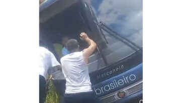 Mais um: Após acidente, passageiros da Brasileiro são resgatados pelo para-brisa do ônibus em Porto Seguro