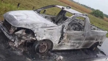 Corpo carbonizado é encontrado dentro de carro queimado próximo ao aeroporto de Caravelas