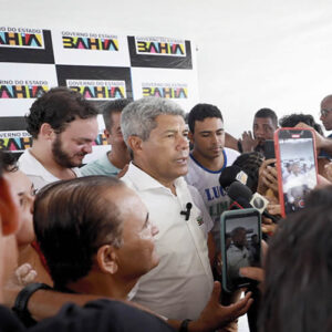 Governador Jerônimo Rodrigues visita Teixeira de Freitas e Medeiros Neto; barragem no rio Itanhém é autorizada
