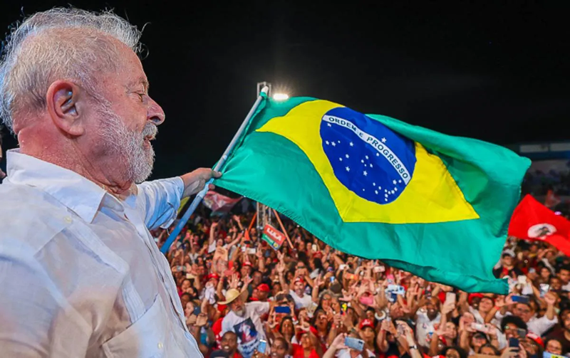 Com 139 assinaturas, pedido de impeachment de Lula é protocolado