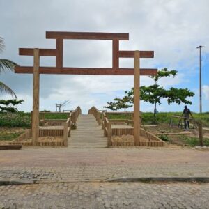 Mucuri embeleza sua orla com elegante passarela ornamental à beira-mar