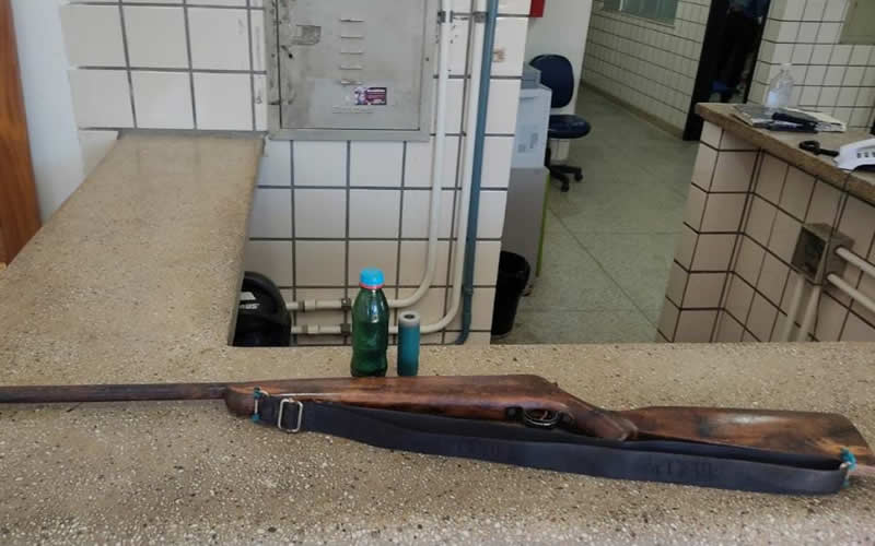 Polícia apreende espingarda de fabricação artesanal em Teixeira de Freitas