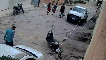 Presos moradores de rua envolvidos no latrocínio de idosa em Teixeira de Freitas; assista
