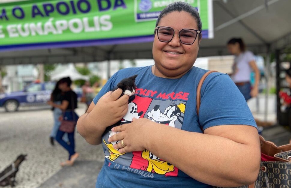 Feira da Adoção de Cães e Gatos em Eunápolis: Um mar de emoções e novos Laços de Amor