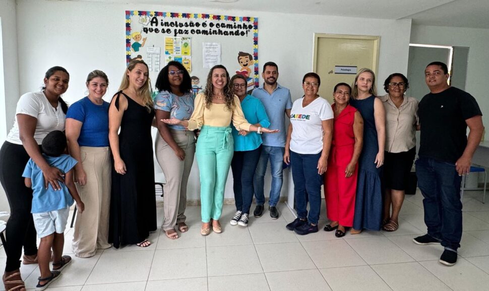 Cordélia Torres visita instituições para entrega de LabMóvel no reforço ao ensino inclusivo em Eunápolis