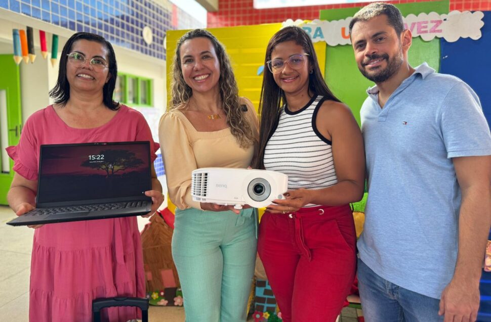 Cordélia Torres visita instituições para entrega de LabMóvel no reforço ao ensino inclusivo em Eunápolis