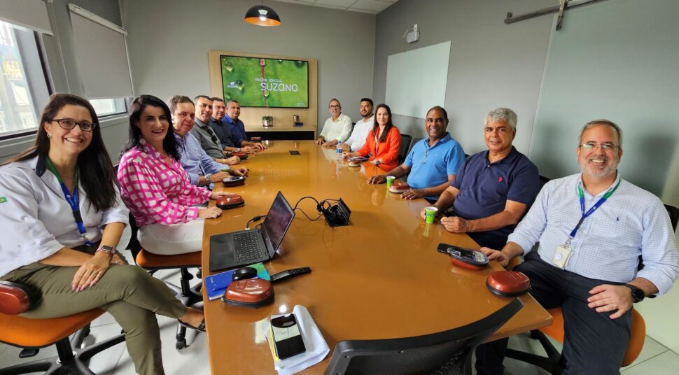 Prefeito Robertinho recepciona autoridades políticas do União Brasil para visita à fábrica da Suzano em Mucuri