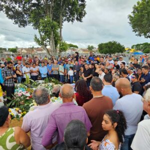 Temóteo Brito é sepultado com honras militares em Teixeira de Freitas