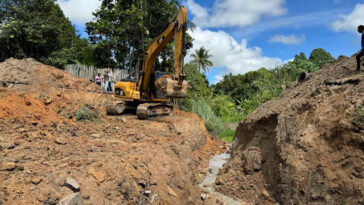 Prefeitura de Eunápolis segue com obra de drenagem pra beneficiar moradores dos bairros Rosa Neto e Juca Rosa